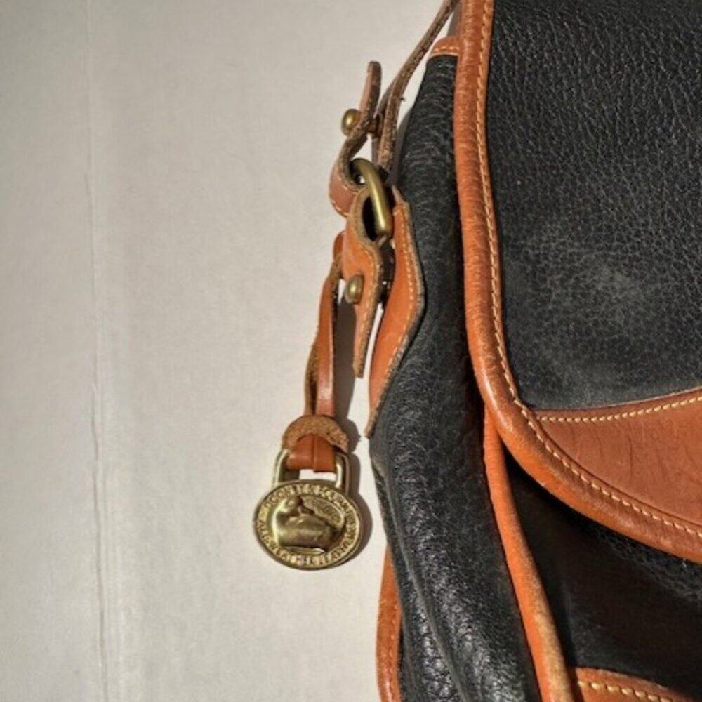 Vintage Dooney & Bourke All Weather Pebbled Leather Shoulder Saddle Bag Purse US - Picture 3 of 16